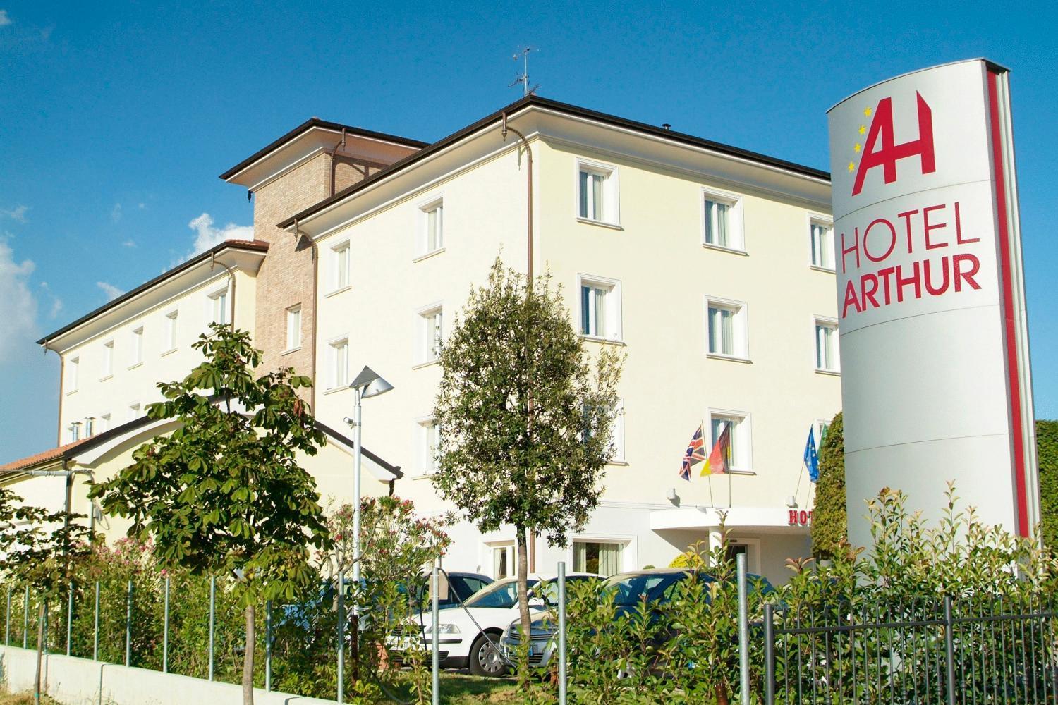 Hotel Arthur Solignano Nuovo ภายนอก รูปภาพ