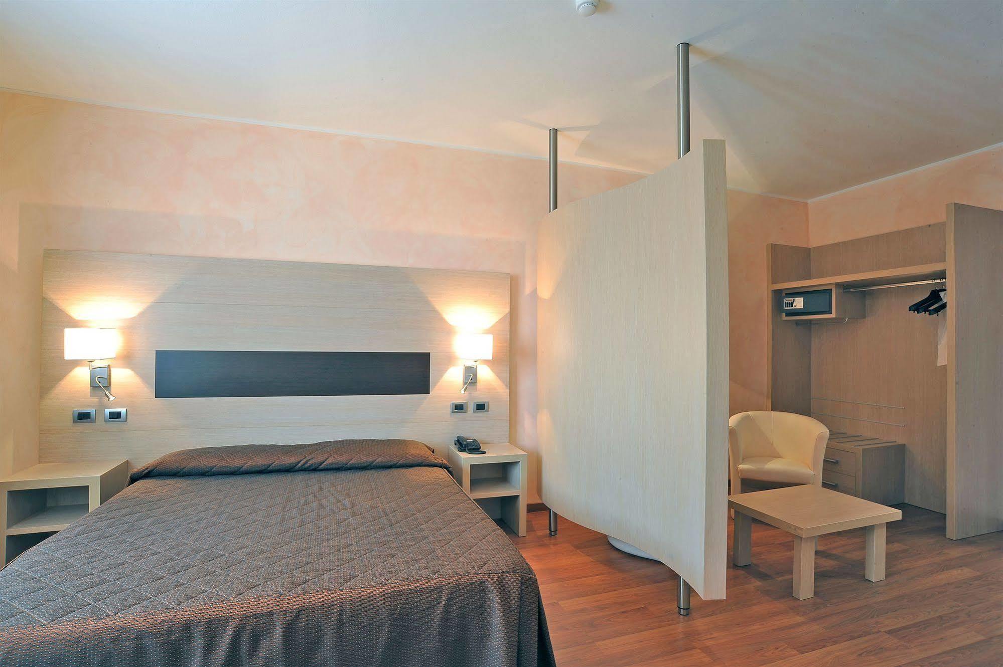 Hotel Arthur Solignano Nuovo ภายนอก รูปภาพ